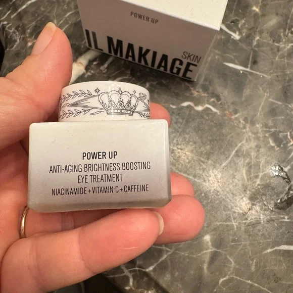 IL MAKIAGE Power Up in White - Picture 6 of 7